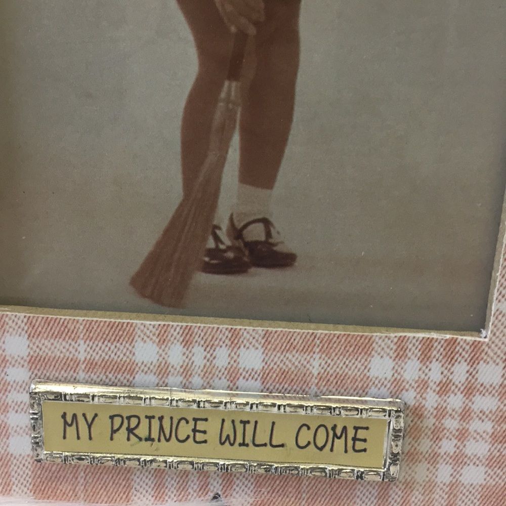 Retro 4X6 Picture Frame - Picture 3 of 5